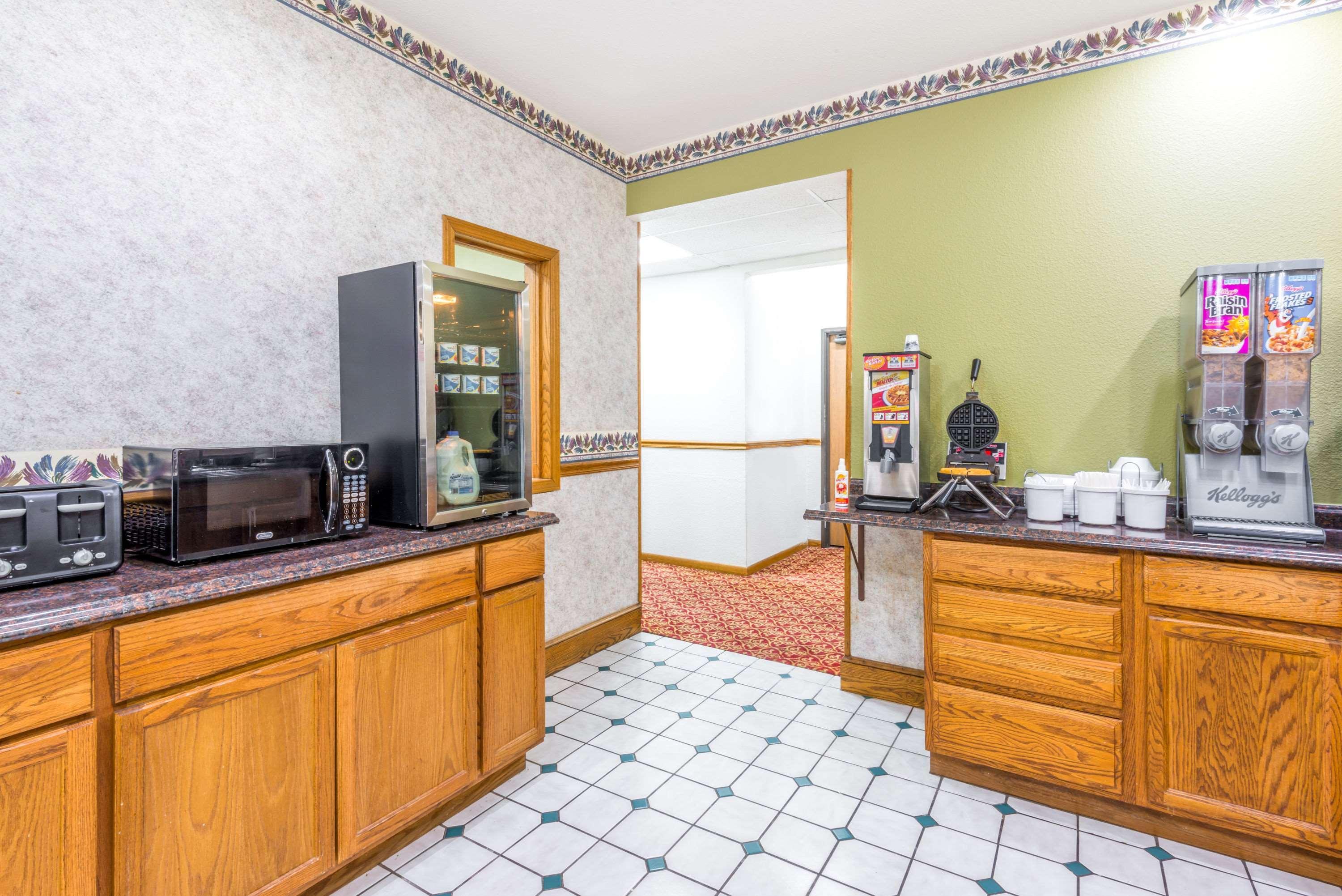 Super 8 By Wyndham Platte City Kansas City Area Екстериор снимка