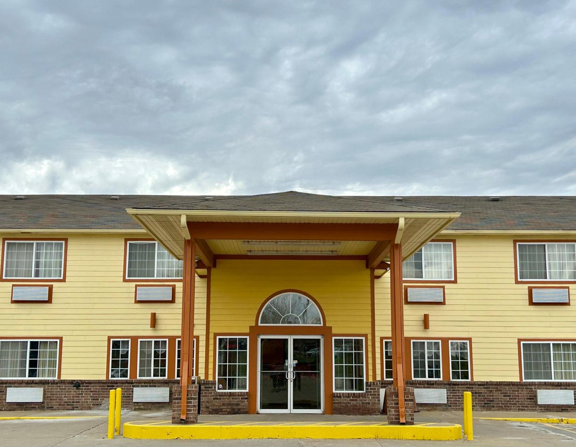 Super 8 By Wyndham Platte City Kansas City Area Екстериор снимка