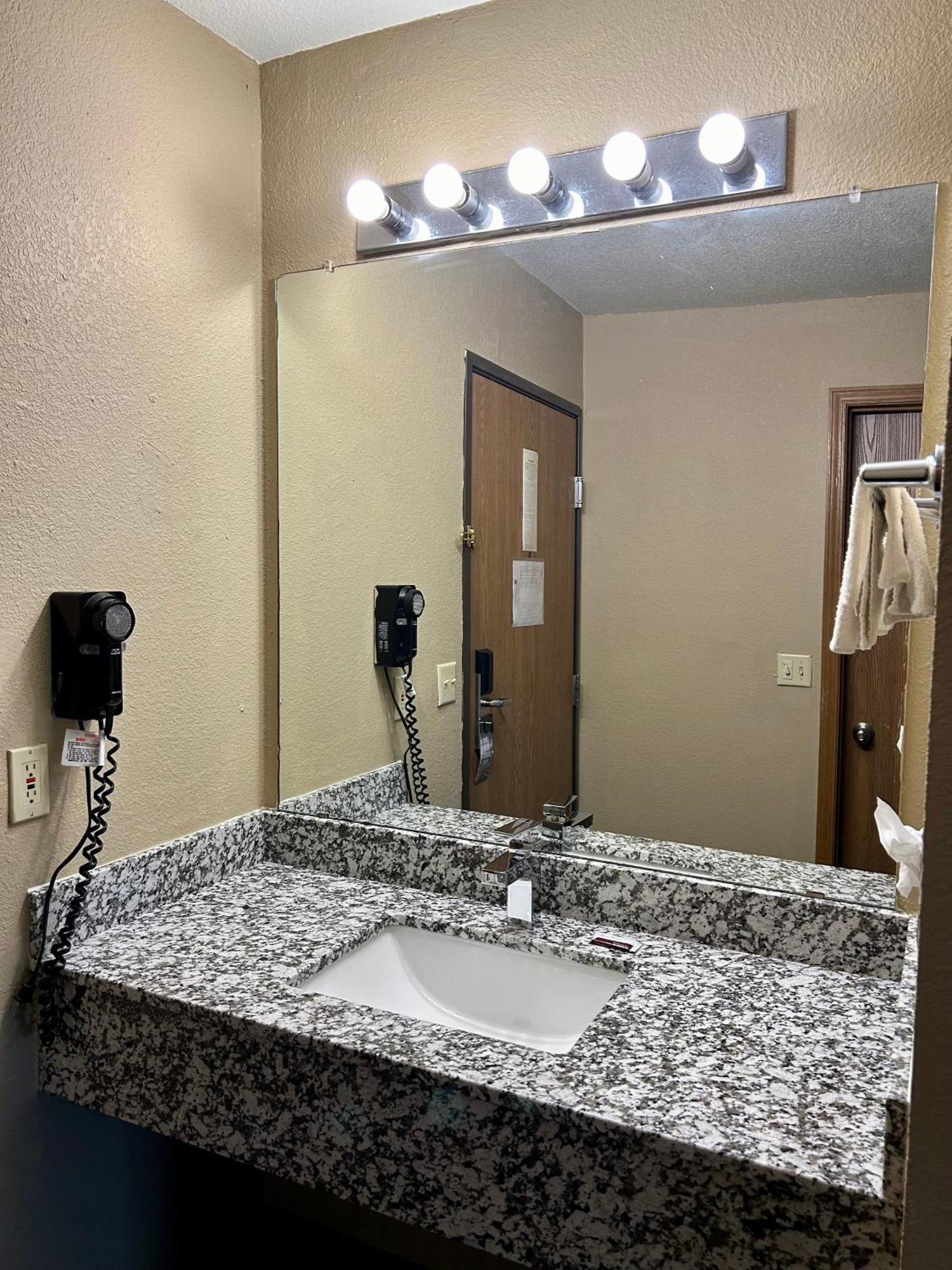 Super 8 By Wyndham Platte City Kansas City Area Екстериор снимка