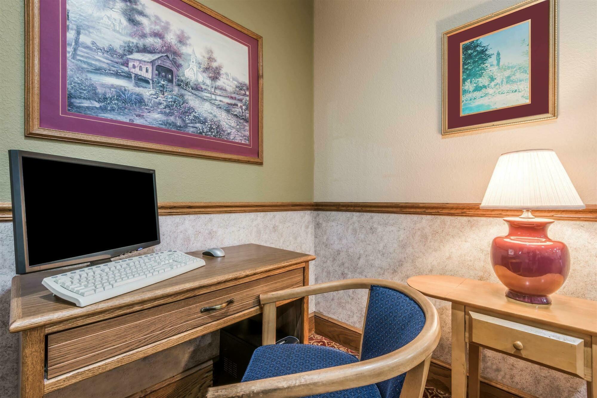 Super 8 By Wyndham Platte City Kansas City Area Екстериор снимка